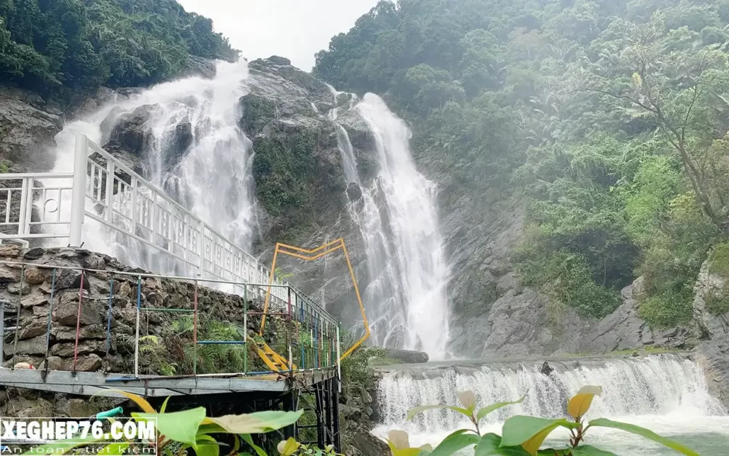 tắm ở thác trắng minh long