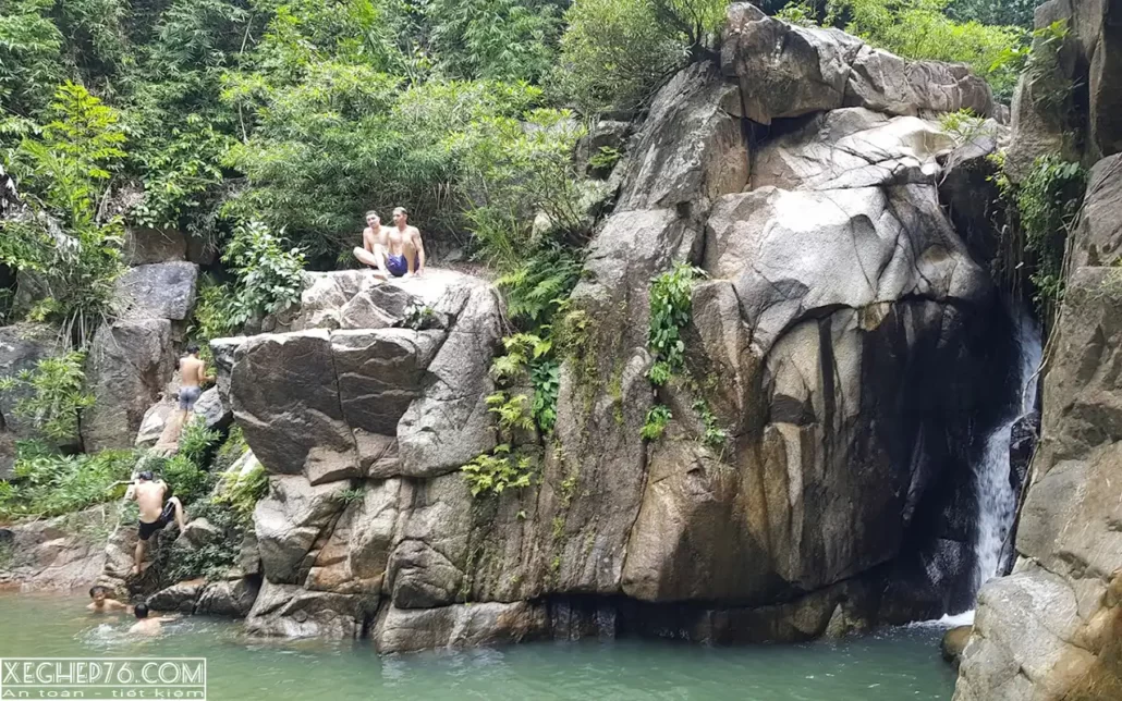 tắm ở thác lũng ồ, khu du lịch sinh thái tỉnh quảng ngãi