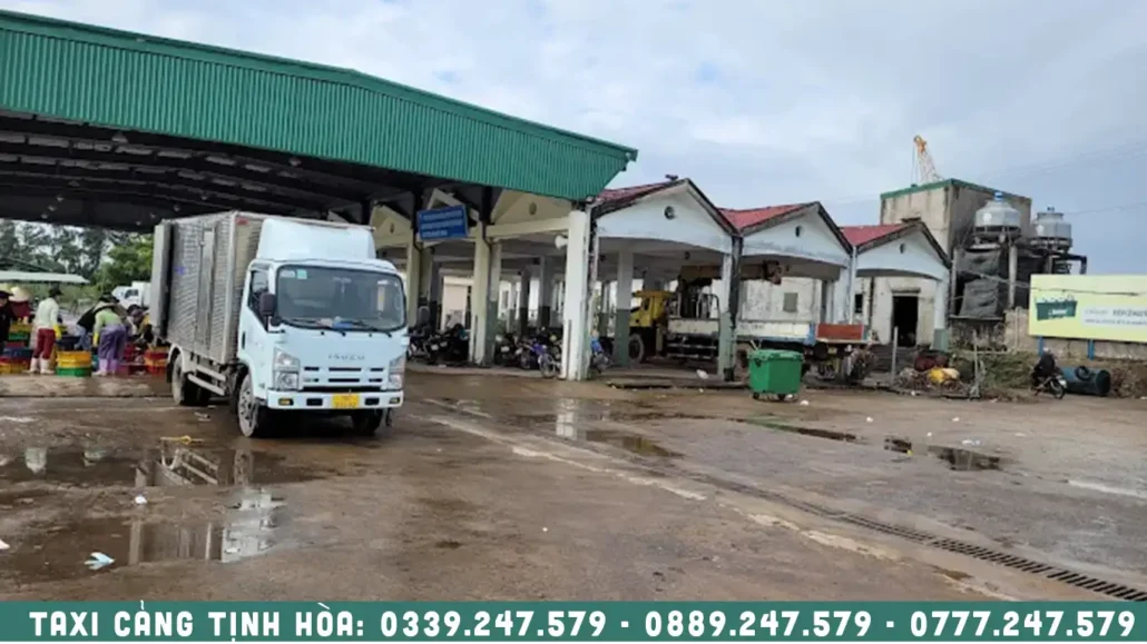 cảng cá tịnh hòa đang khai thác mua bán cá