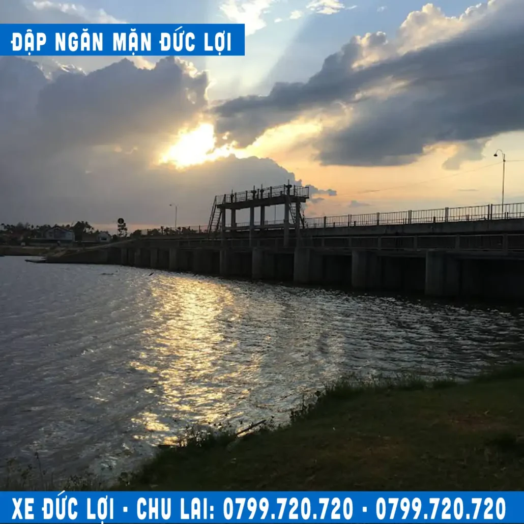 Xe ghép đập ngăn mặn Đức Lợi đi Chu Lai