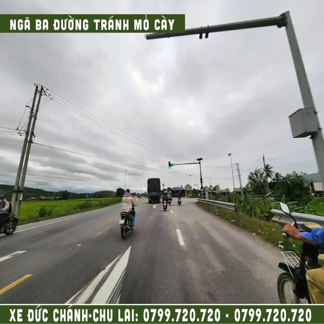 Ngã ba đường tránh Thi Phổ Mộ Đức đi Chu Lai