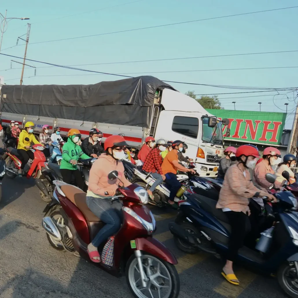 khu công nghiệp Tịnh Phong kẹt xe vào sáng sớm