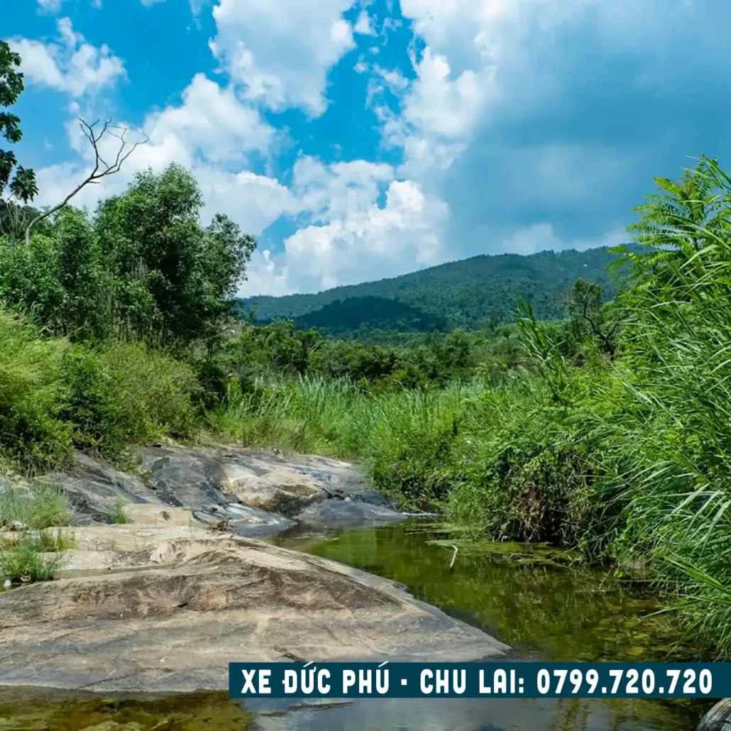 Suối đá Hố Vực Mộ Đức đi sân bay Chu Lai
