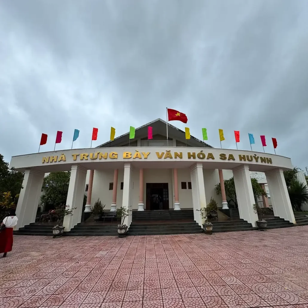 nhà trưng bày văn hóa sa huỳnh quảng ngãi